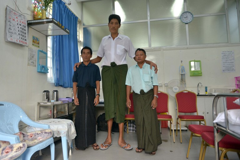 Win Zaw Oo (C) with his cousin at hospital in Yangon. ©AFP
