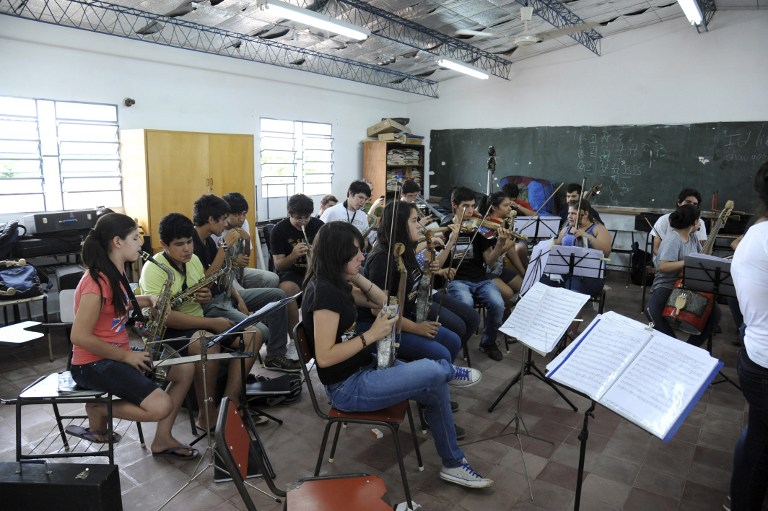 Musicians from a Paraguayan juvenile symphonic orchestra play their instruments made out of recycled trash during a rehearsal in Asuncion. ©AFP
