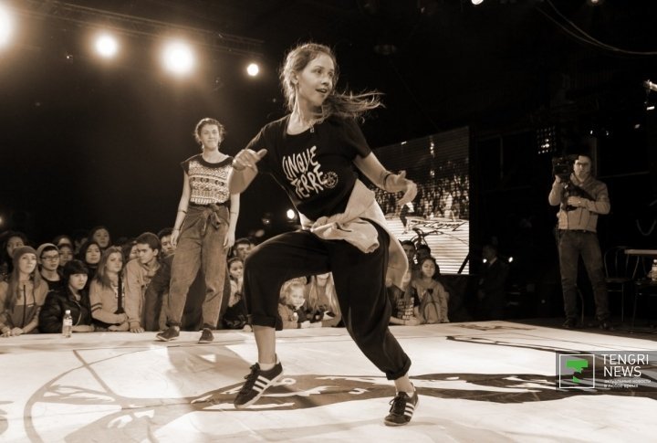 Bruce Sone, President of Juste Debout Association, said that cultural exchange was the main task of the festival. What mattered was how participants expressed themselves through dancing, and the experience they could pass on and gain from other dancers, regardless of their nationality or color of skin. ©Aizhan Tugelbayeva
