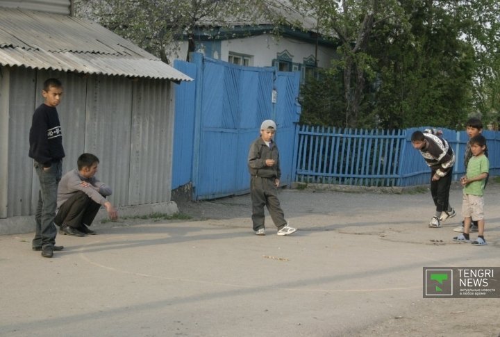 Kazakh national Asyk game. ©Nurgisa Yeleubekov