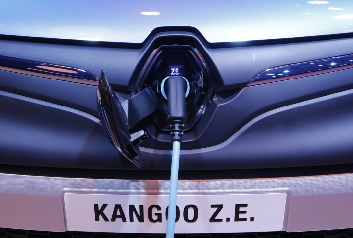 Renault Kangoo Z.E. is furbished with new headlights, new wing mirrors and revised taillights. ©REUTERS