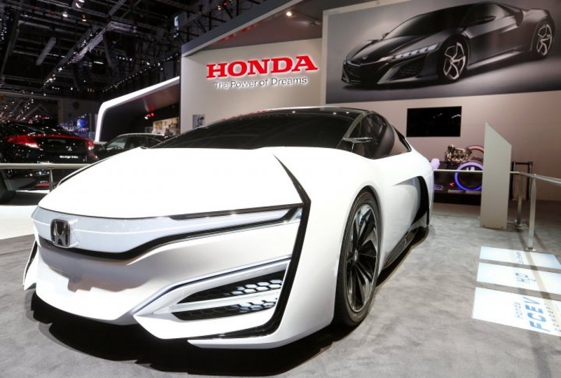 Hydrogen-fueled Honda FCEV might become a basis for the new car that the Japanese automaker is planning to present in 2015. ©REUTERS