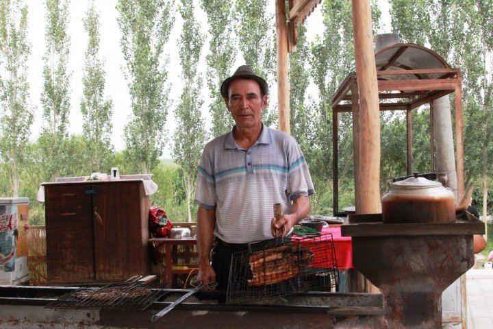 The locals cook fish on coals. They do no marinate but simply use salt and spices. ©Vladimir Prokopenko