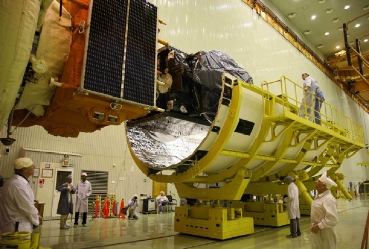 "Knurling" of payload fairing and final operations with payload assembly, July 2-3. <br>Photo: Khrunichev State Research and Production Space Center©