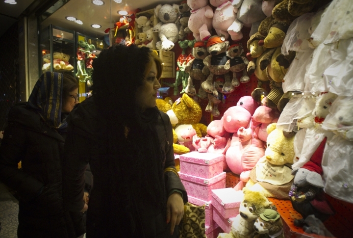 Iranian women look for Valentines day gifts in Tehran. ©REUTERS/Raheb Homavandi