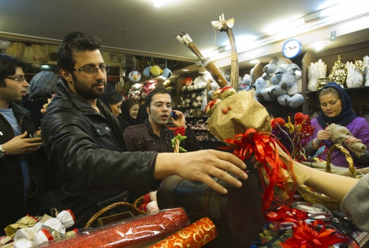 An Iranian man buys a gift during Valentines day shopping at a shop in Tehran. ©REUTERS/Raheb Homavandi