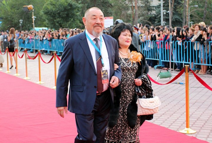 Nurzhuman Ikhtymbayev with wife. Photo by Yaroslav Radlovskiy©