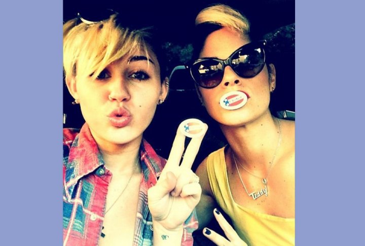 Miley Cyrus goes to vote. ©mileyraycyrus\twitter.com