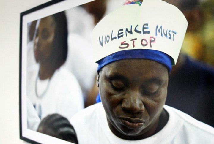A woman taking part in 16 Days of Activism campaign launched by the UN Mission in Liberia to enhance women's rights and extirpate violence against women. <br>UN Photo/Christopher Herwig©