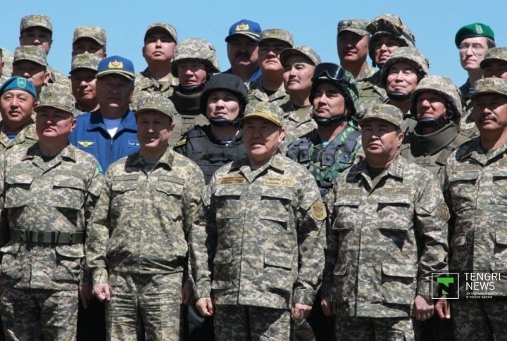 A general photo of the militarymen with Kazakhstan President Nursultan Nazarbayev. Photo by Vladimir Prokopenko©