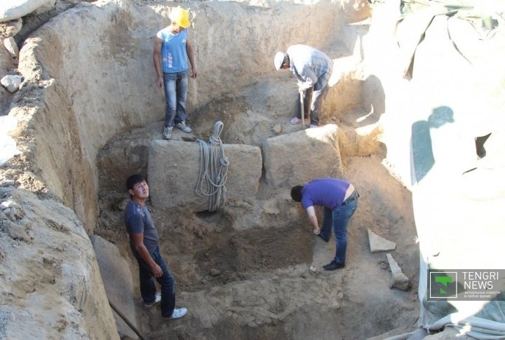 The slabs of the tomb-chest were trasferred to the local history museum. Photo by Daniyar Bozov©
