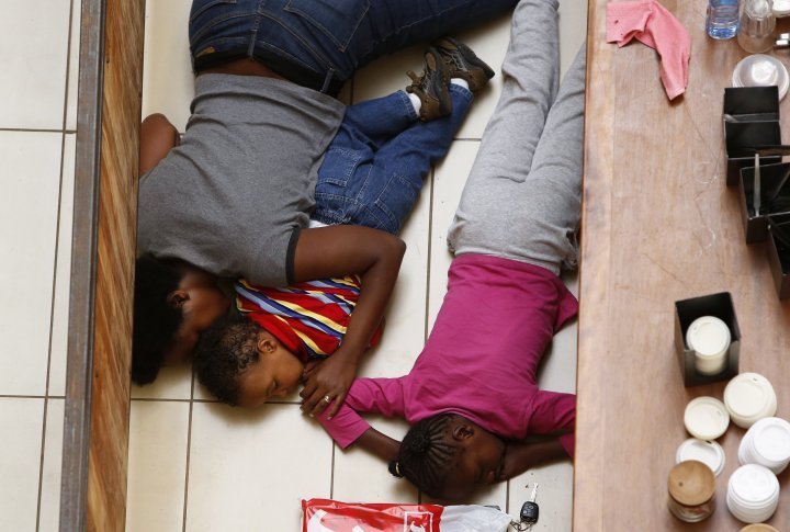 Mother and her children hiding from the militants in Westgate mall in Nairobi, September 21, 2013. ©REUTERS