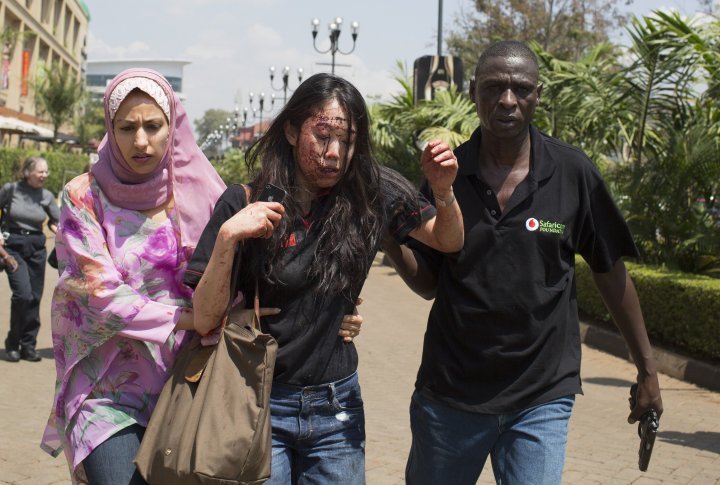 A wounded woman is helped out the mall in Nairobi, September 21, 2013.  ©REUTERS