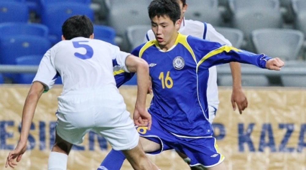 Kazakhstan junior football player attacking.
