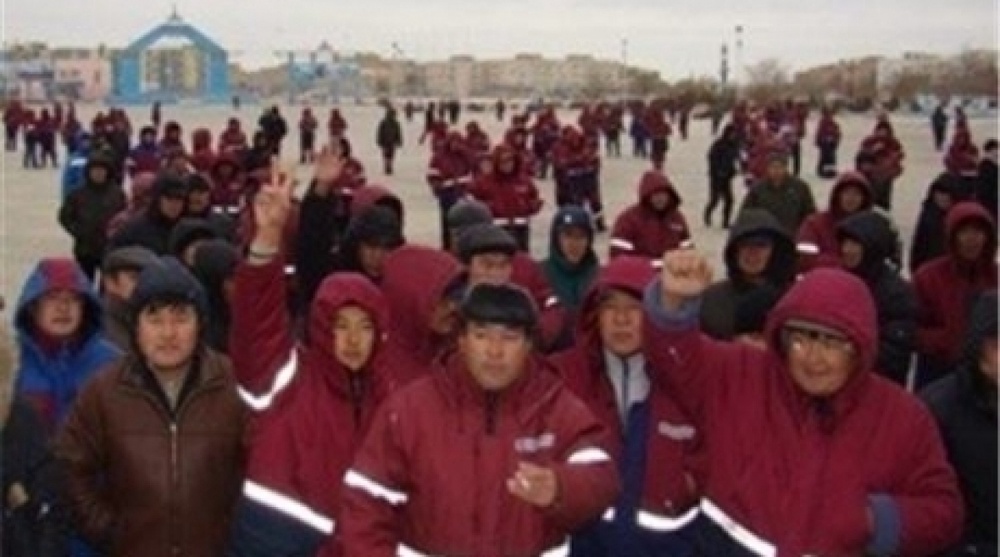 Oil workers striking in Zhanaozen. Snapshot of the video
