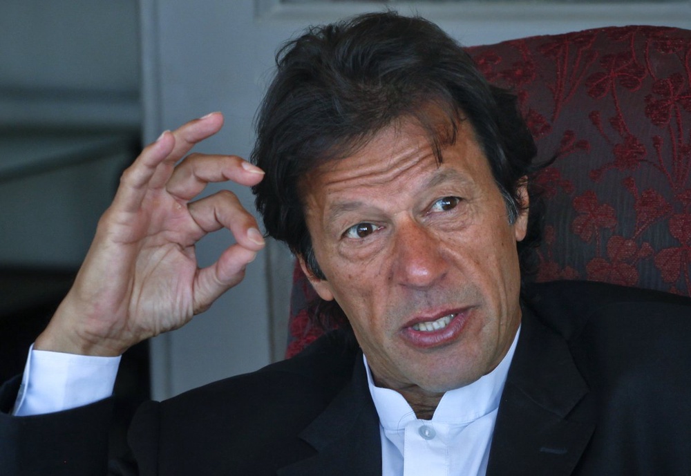 Pakistan cricket star turned politician Imran Khan leads Western peace activists and local loyalists on a highly publicised rally to Pakistan&#39;s tribal belt ... - photo_21161