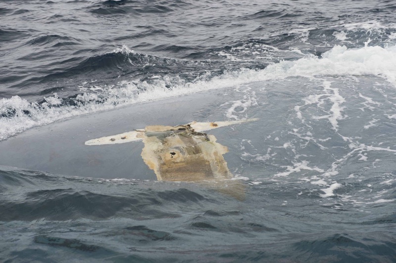 The overturned hull of the Cheeki Rafiki. ©Reuters/U.S. Navy