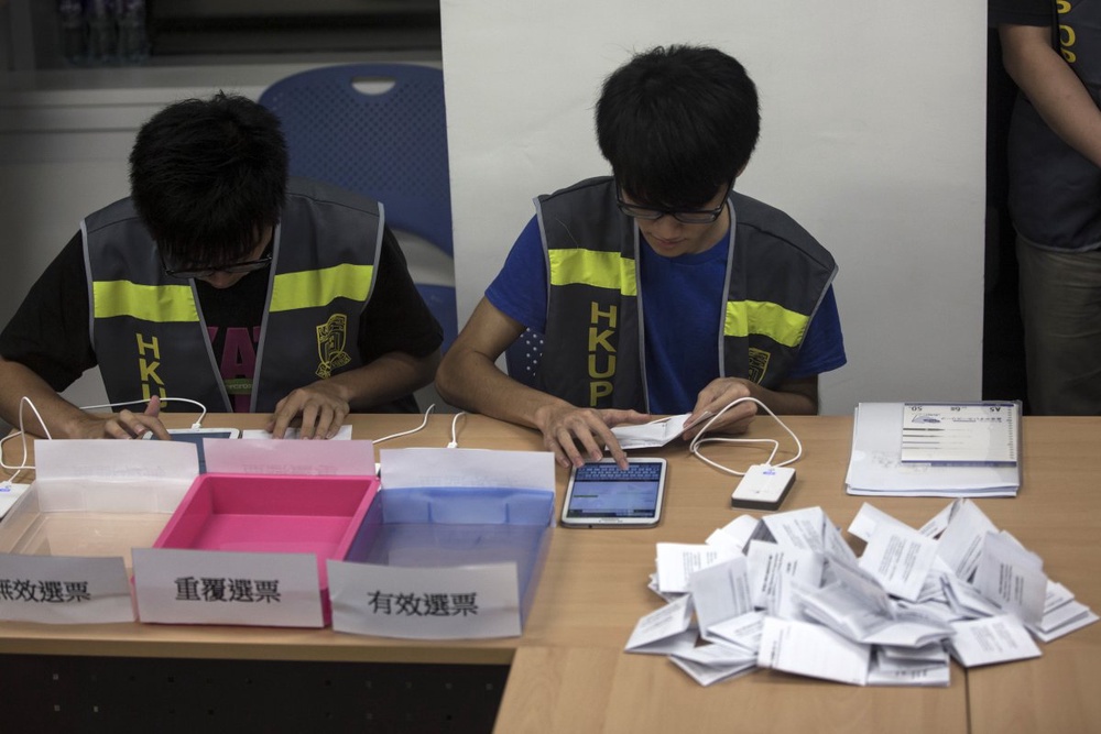 Electoral assistants count ballots at a polling station after the last day of civil referendum held by the Occupy Central organisers in Hong Kong. ©Reuters/Tyrone Siu 