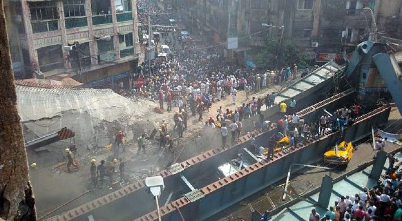 A picture posted on Twitter of the scene in Kolkata where a bridge has collapsed. @MetroTelegraph