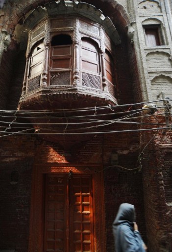 An old residential area of the walled city in Lahore. ©AFP