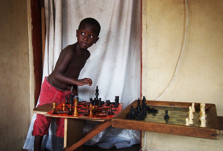 A child attends a chess centre in Kampala. ©AFP