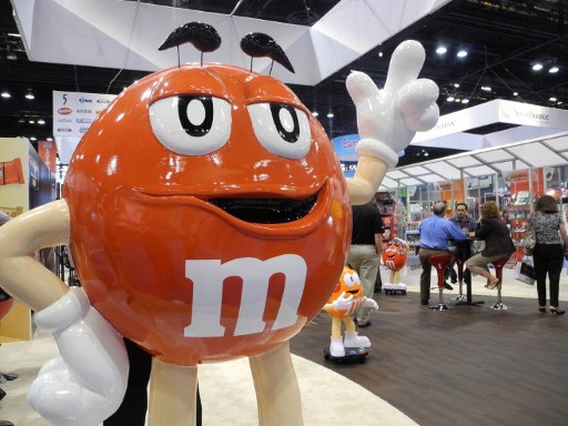 A giant M&M's character displayed at the Sweet and Snack Expo. ©AFP 