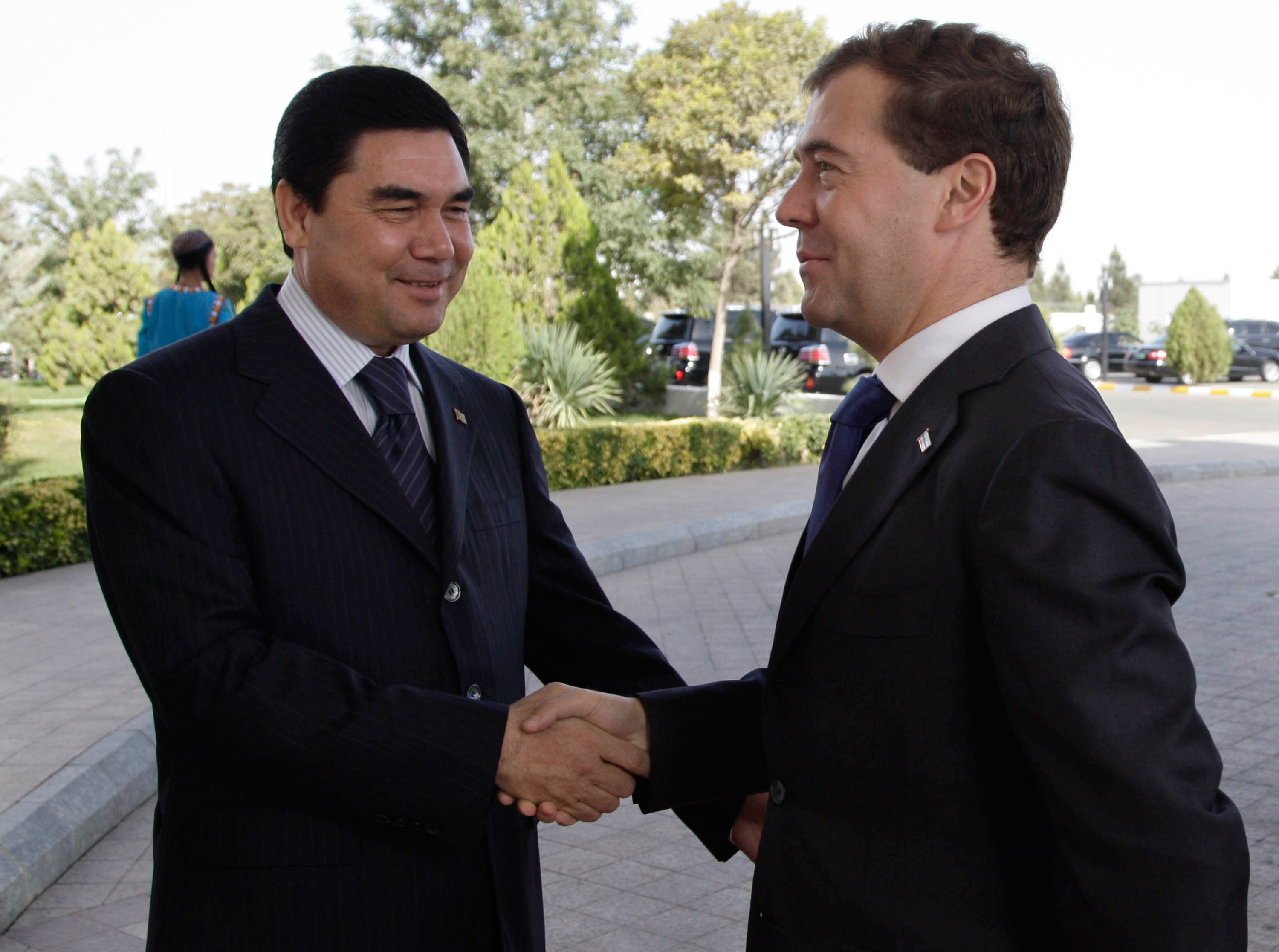 Turkmenistan's President Berdimuhamedov and his Russian counterpart Medvedev. ©REUTERS/RIA Novosti