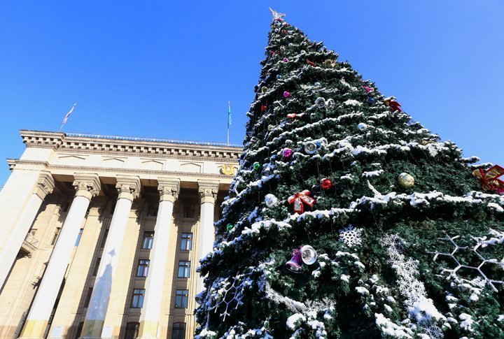 Christmas tree at the Old Square. ©Yaroslav Radlovsky