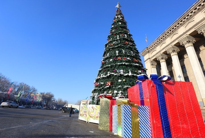 Christmas tree at the Old Square. ©Yaroslav Radlovsky