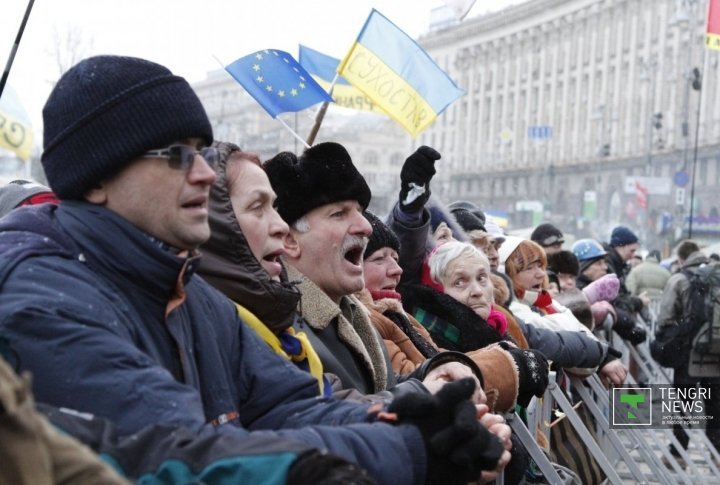 Demostrators welcomed the politicians and chanted his name during Saakashvili's speech. ©Vladimir Prokopenko