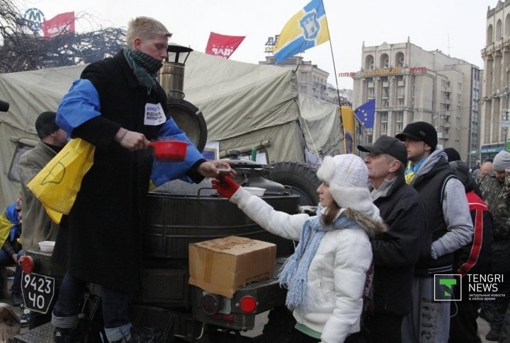 Opposition provided protesters with food. ©Vladimir Prokopenko