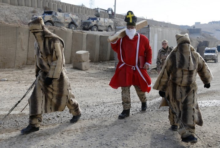 Soldiers dressed like Santa and his little helpers are distributing gifts in OP North combat outpost near Baghlan, northern Afghanistan. ©Reuters/Fabrizio