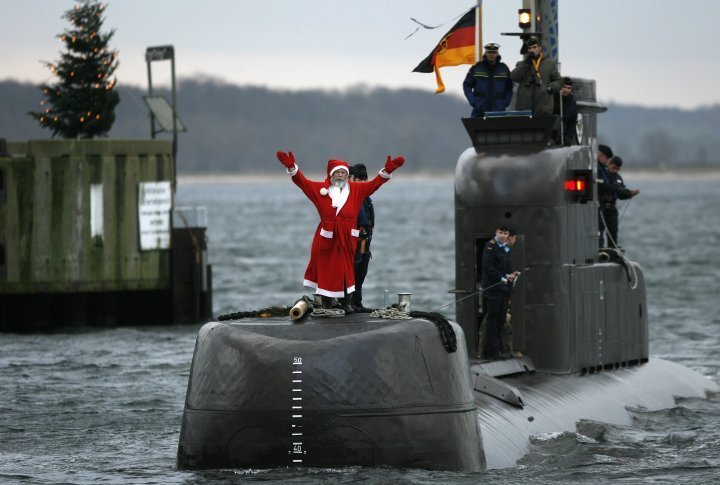 A former sea officer dressed as Santa Claus in Eckernfoerde, Germany. ©Reuters/Christian Charisius