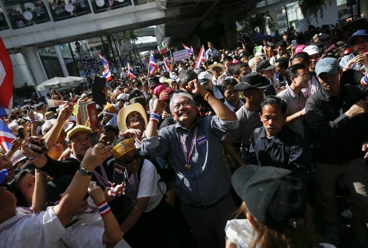 Protest leader Suthep Thaugsuban with his followers. ©Reuters