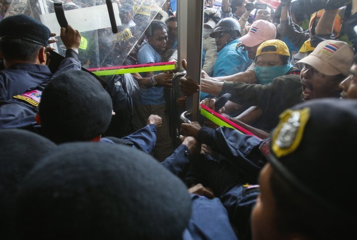 Clashes between protesters and police during the rally near the stadium in Bangkok. ©Reuters