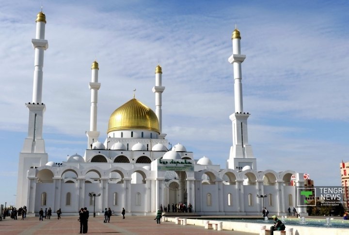 Nur Astana mosque. ©Mansur Khamit