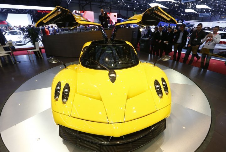 720-horsepower Pagani Huayra has a price tag of more than US $3 million before taxes. ©REUTERS