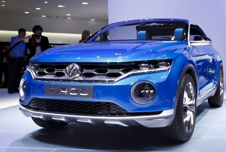 A driver of the crossover Volkswagen T-ROC can use three screens, including a 12.3-inch digital gauge cluster, a removable touch-screen tablet that serves as the main infotainment screen and an AMOLED (active matrix organic LED) display for the climate-control system. ©REUTERS