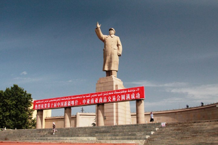 Monument to Mao Zedong in the center of Kashgar. ©Vladimir Prokopenko