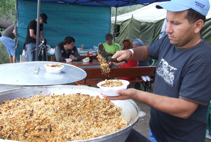 Tasty plov is prepared in Balkhash. ©Roza Yessenkulova 
