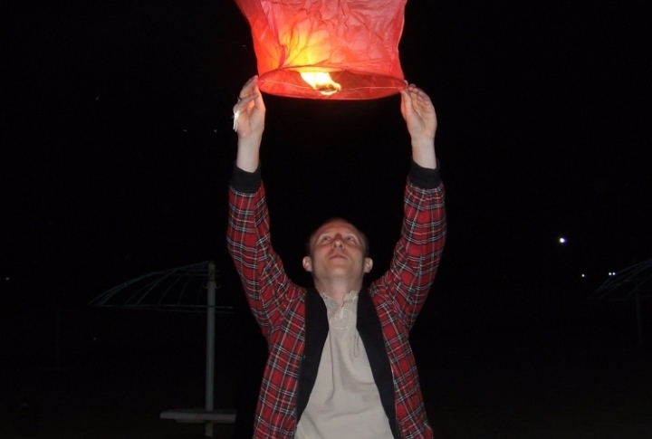 Sky lanterns launched at night. ©Roza Yesenkulova