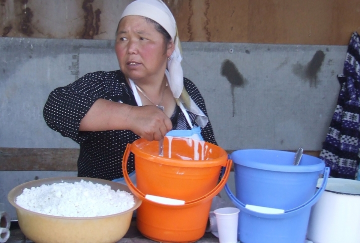 Kyrgyzs produce milk, curd, cheese, sour creem and  butter. ©Roza Yesenkulova