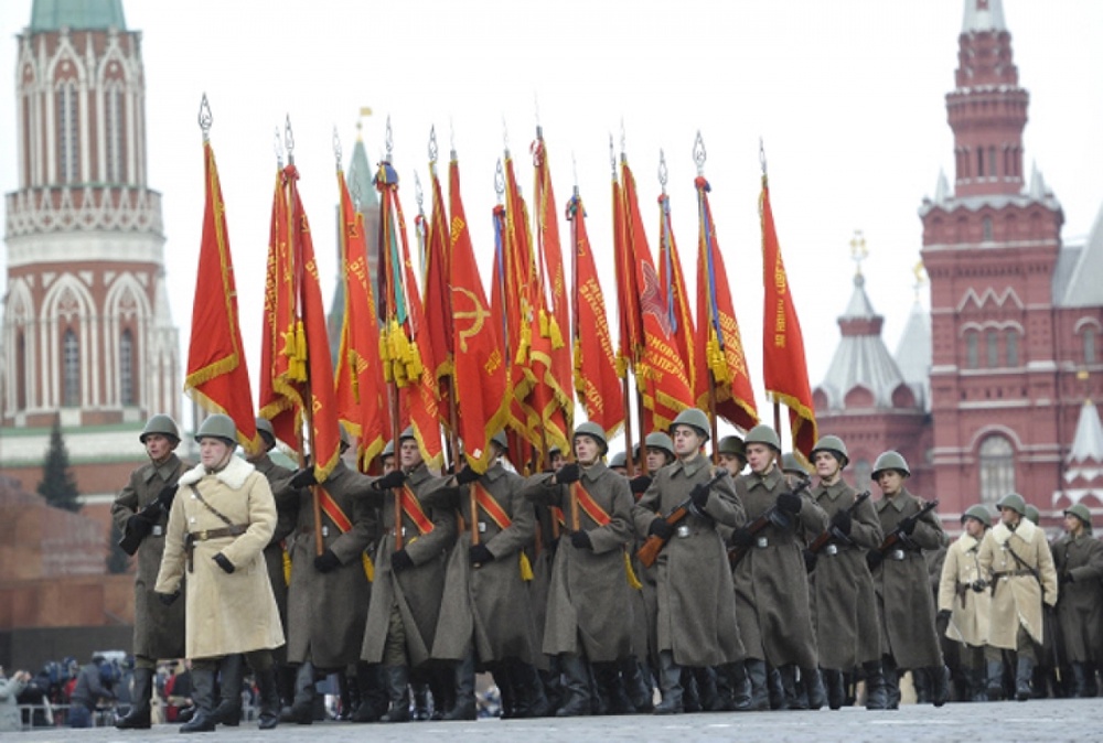 Participants of the demonstrations timed to the70th anniversary of the Red Square parade in Moscow. ©RIA Novosti