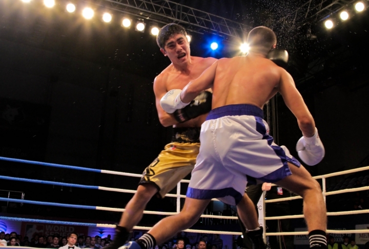 Rafikzhon Sultonov vs Anvar Yunussov.  Photo by Danial Okassov/Tengrinews©