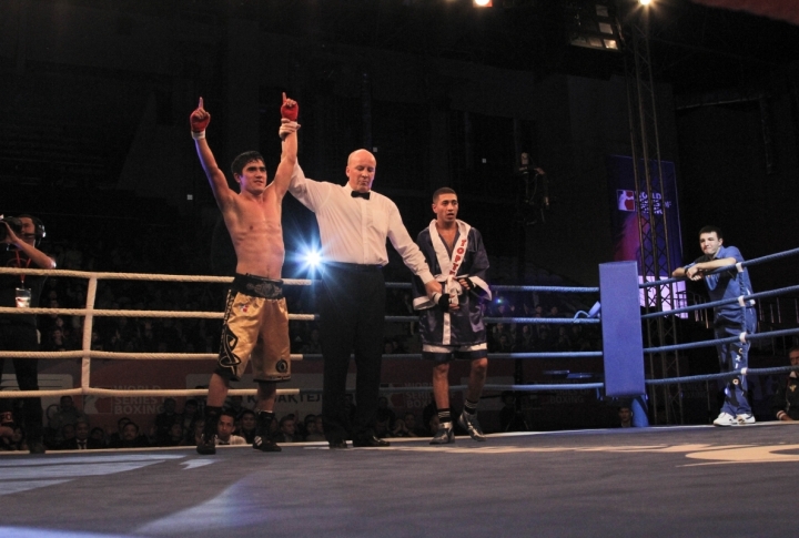 Rafikzhon Sultonov vs Anvar Yunussov.  Photo by Danial Okassov/Tengrinews©