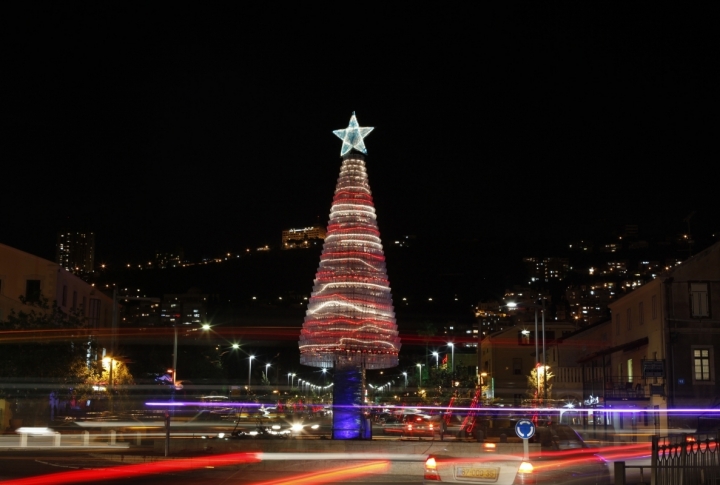 A Christmas tree made of 5,480 recycled bottles in the northern city of Haifa, Israel. ©REUTERS\NIR ELIAS