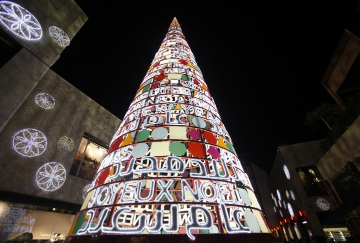 A Christmas tree with words "Merry Christmas and Happy New Year" in many languages has been erected for the upcoming Christmas at Beirut Souks, Lebanon. ©REUTERS\Cynthia Karam