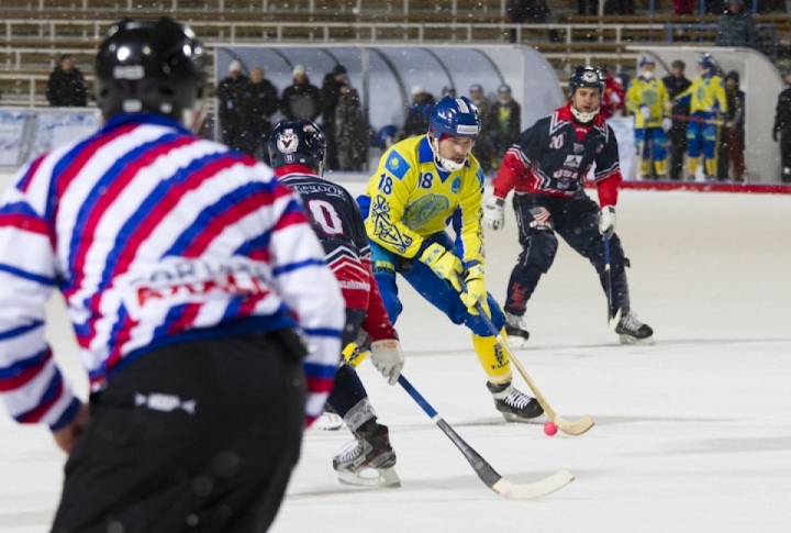Kazakhstan hockey players attacking. <br>Photo by Vladimir Dmitriyev©