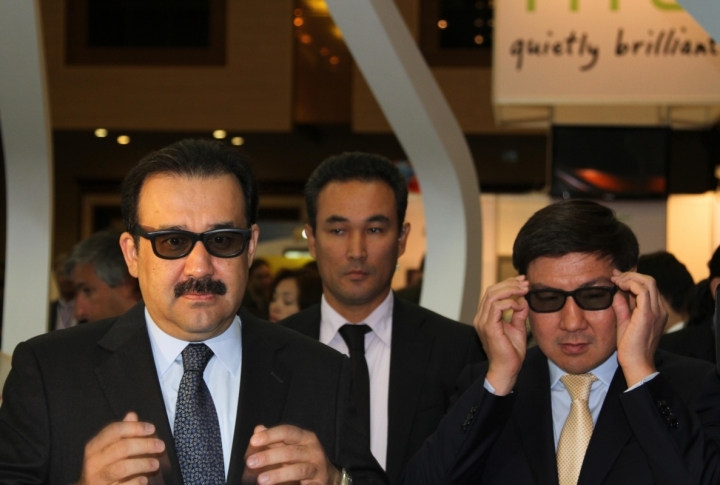 Kazakhstan Prime-Minister Karim Massimov and Minister of Transport and Communications Askar Zhumagaliyev checking out innovations at IT-technologies exhibition. Photo by Danial Okassov©