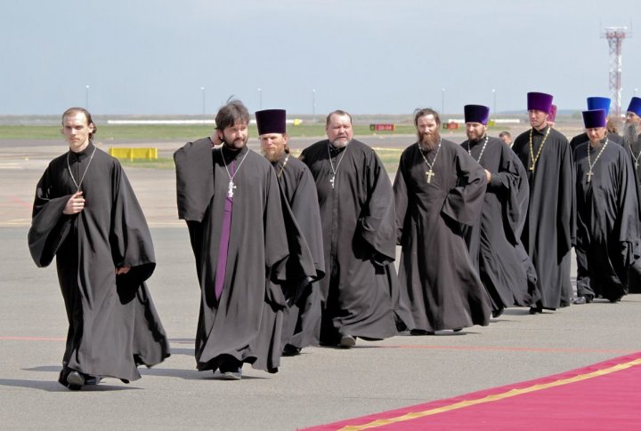 Orthodox priests thoroughly prepared for the arrival of the Patriarch. Photo by Danial Okassov©